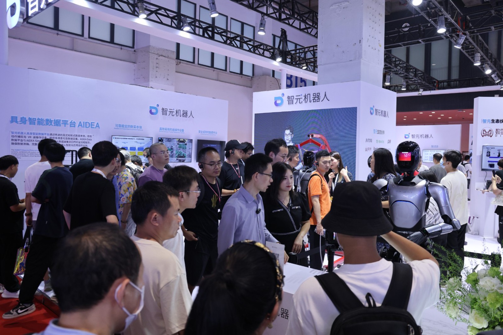 leyu.com乐鱼机器人亮相世界机器人大会WRC